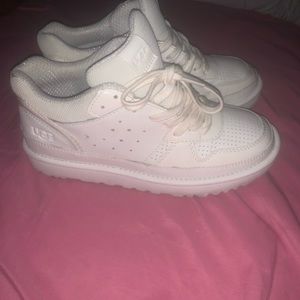 LIKE NEW WOMENS SIZE 8.5 UGG SNEAKERS
